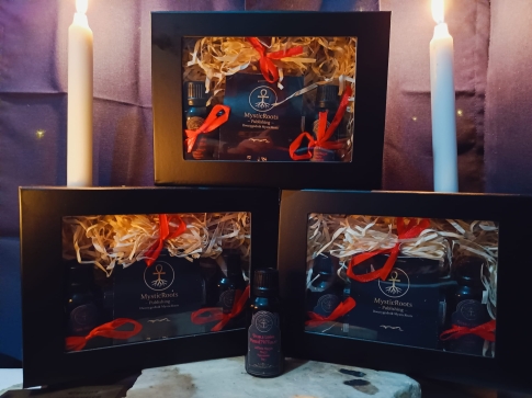 Limitowany zestaw olejów rytualnych MysticRoots w pudełku magnetycznym – cztery oleje magiczne przygotowane do pracy rytualnej i operacji magicznych