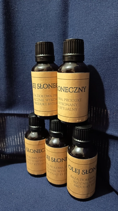 Rytualny eliksir ziołowy 60 ml inspirowany dawną sztuką zielarską i mistyczną. Preparat do tarota, medytacji, rytuałów ochronnych, oczyszczania przestrzeni i pracy duchowej. MysticRoots — rytualne olejki, eliksiry i preparaty ezoteryczne.