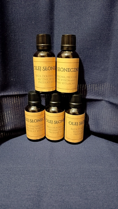 Rytualny eliksir ziołowy 60 ml inspirowany dawną sztuką zielarską i mistyczną. Preparat do tarota, medytacji, rytuałów ochronnych, oczyszczania przestrzeni i pracy duchowej. MysticRoots — rytualne olejki, eliksiry i preparaty ezoteryczne.